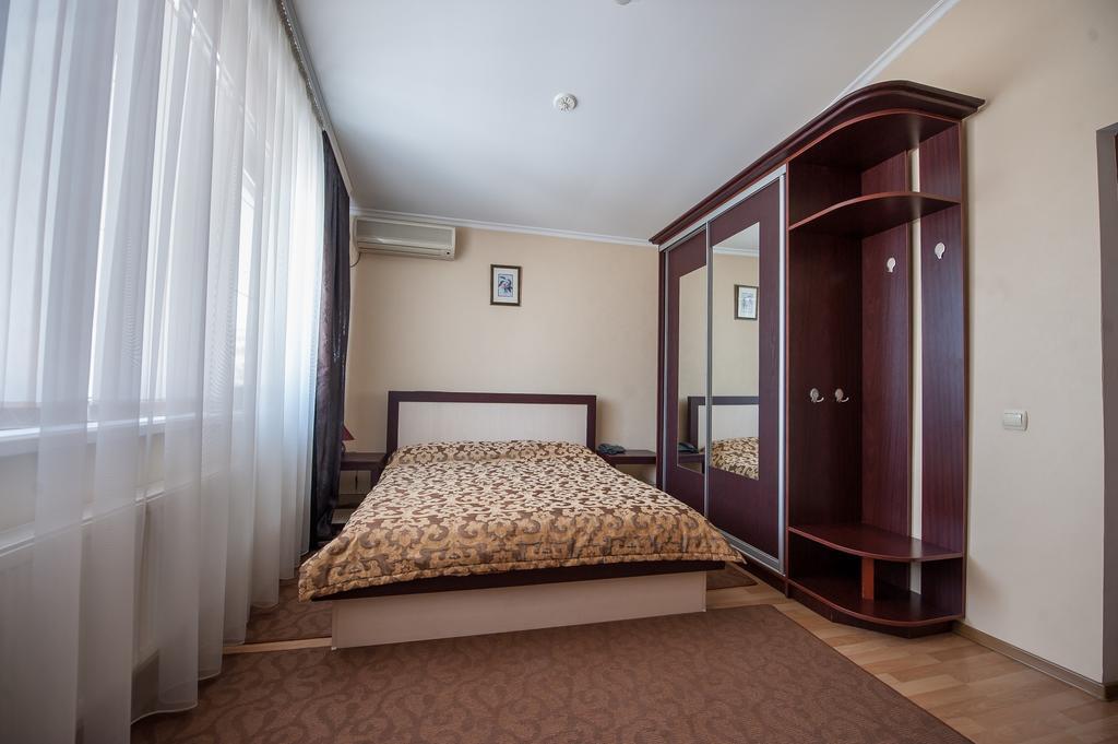 Stella De Lux Hotel Chisinau Exterior foto
