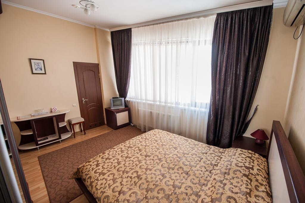 Stella De Lux Hotel Chisinau Exterior foto