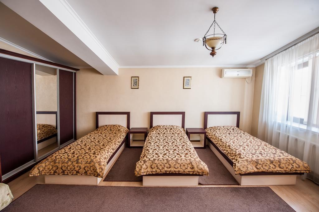 Stella De Lux Hotel Chisinau Exterior foto